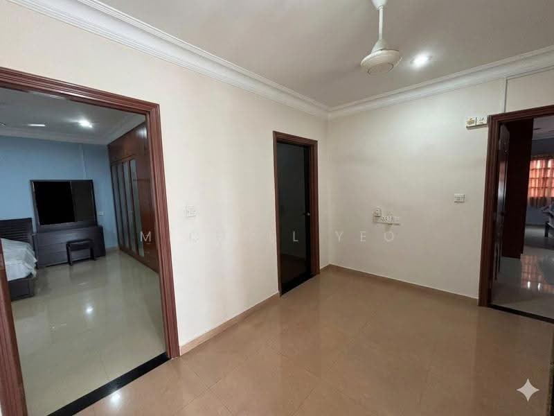Rumah Berkembar untuk Dijual di Kampung Tunku (Petaling Jaya) - Michael Yeo - Upstairs Living Area - PropertyGuru.com.my