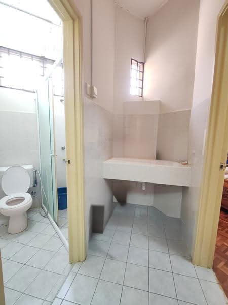 2-storey Terraced House for Sale in Bandar Utama (Selangor) - Chris Lim - Bathroom - PropertyGuru.com.my