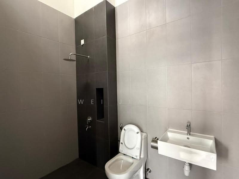 Rumah Teres 2-Tingkat untuk Dijual di Taman Mount Austin (Tebrau) - Wei Jian Tan - Bathroom - PropertyGuru.com.my