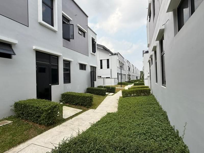 Rumah Teres 2-Tingkat untuk Dijual di Taman Mount Austin (Tebrau) - Wei Jian Tan - Exterior - PropertyGuru.com.my