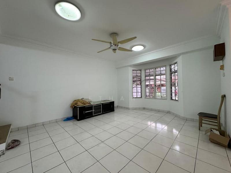 2-storey Terraced House for Sale in Bukit Rahman Putra (Sungai Buloh) - Ethan Swe - Living Room - PropertyGuru.com.my