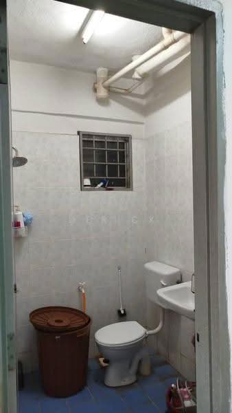 Pangsapuri untuk Dijual di Pangsapuri Sri Camellia - Derick Wu - Bathroom - PropertyGuru.com.my