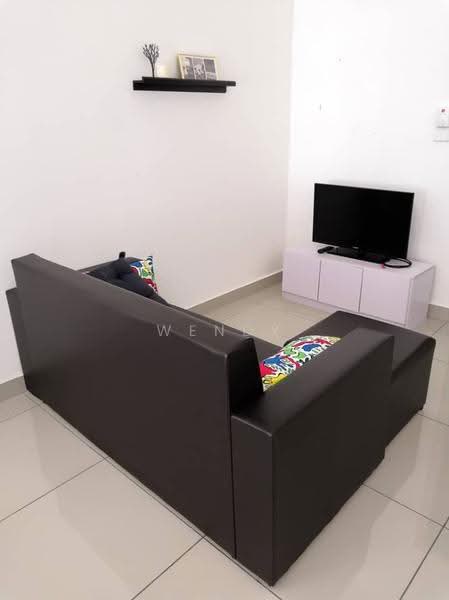 Kediaman Servis untuk Disewa di Utropolis Suites 2 - Wendy Lam - Living Room - PropertyGuru.com.my