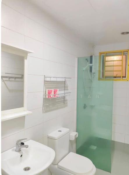 Kediaman Servis untuk Dijual di Greenfield Regency - Johnny Tan - Bathroom - PropertyGuru.com.my