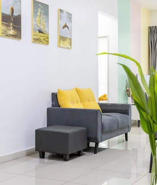 Kediaman Servis untuk Dijual di Greenfield Regency - Johnny Tan - Living Room - PropertyGuru.com.my