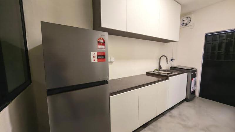 Rumah Teres 2-Tingkat untuk Disewa di Taman Mount Austin (Tebrau) - YC Fung - Kitchen - PropertyGuru.com.my