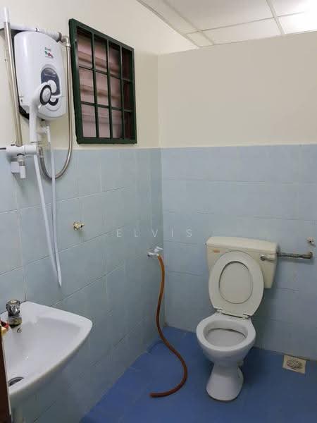 Rumah Bandar untuk Dijual di Taman Wangsa Permai (Kepong) - Elvis Kok - Bathroom - PropertyGuru.com.my