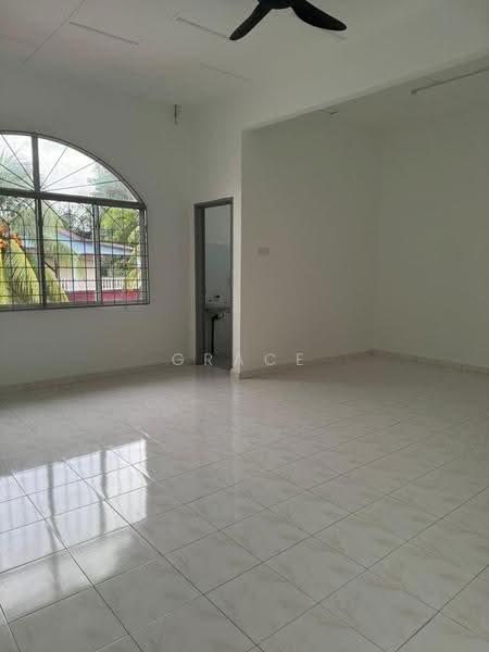 2-storey Terraced House for Rent in Taman Sri Kluang (Kluang) - Grace Fan - Living Room - PropertyGuru.com.my