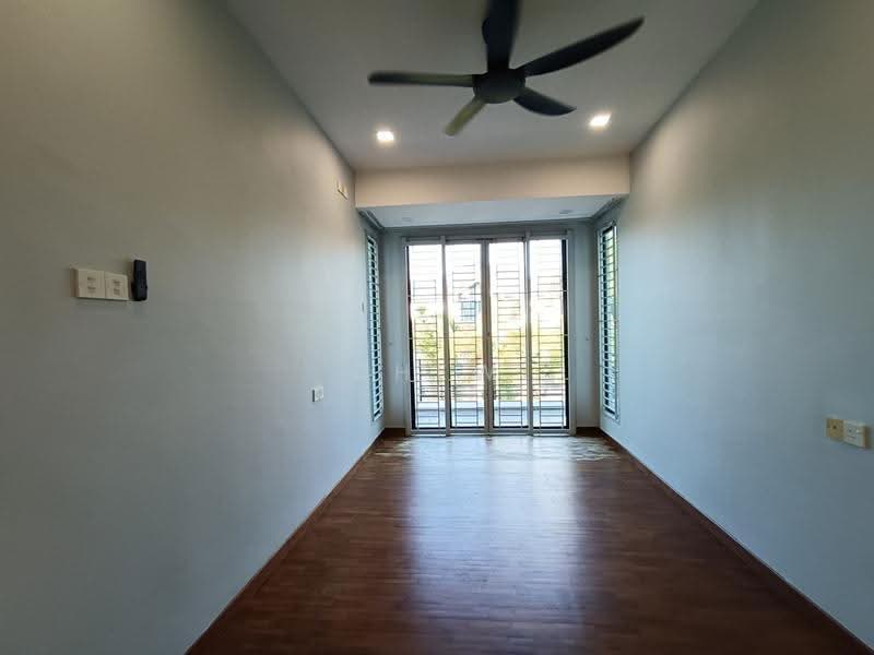 Cluster House for Rent in Austin Heights (Tebrau) - Chew Chee Yee - Living Room - PropertyGuru.com.my