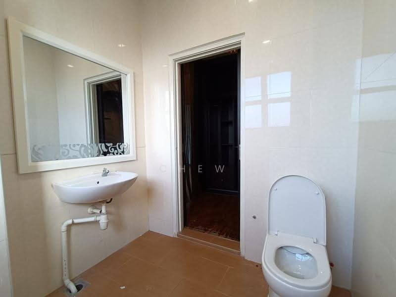 Cluster House for Rent in Austin Heights (Tebrau) - Chew Chee Yee - Bathroom - PropertyGuru.com.my