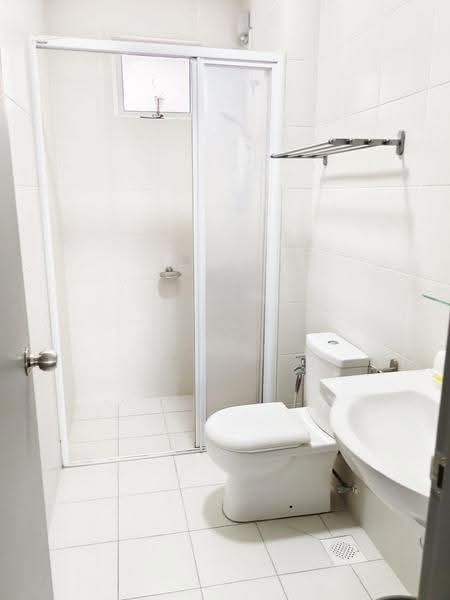 Kediaman Servis untuk Disewa di Meridin Bayvue @ Sierra Perdana - YC Fung - Bathroom - PropertyGuru.com.my