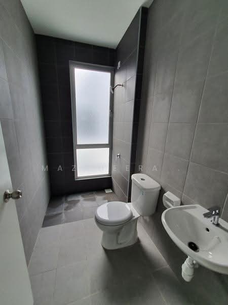 Rumah Teres 2-Tingkat untuk Disewa di Eco Forest (Semenyih) - Mazsheera . - Bathroom 2 - PropertyGuru.com.my