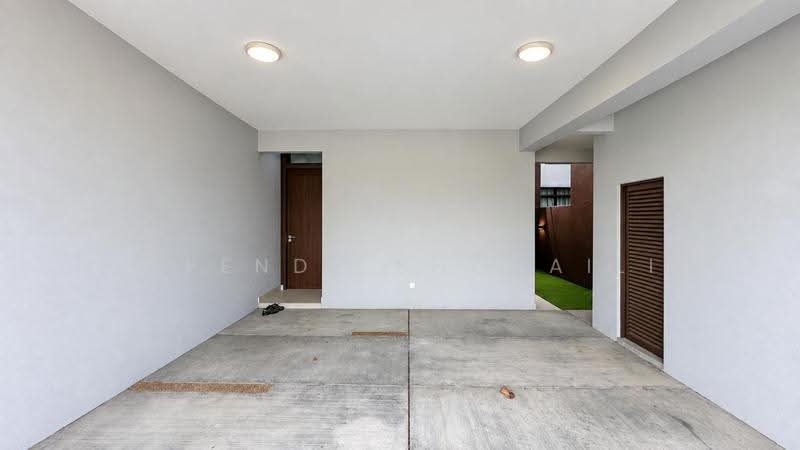 Rumah Teres 3-Tingkat untuk Dijual di Cyberjaya (Selangor) - Effendy Shohaili - Car Park - PropertyGuru.com.my