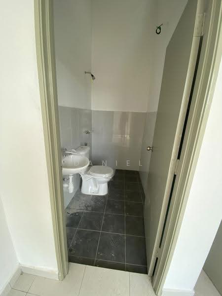 2-storey Terraced House for Sale in Kangkar Pulai (Skudai) - Daniel Yong - Bathroom - PropertyGuru.com.my