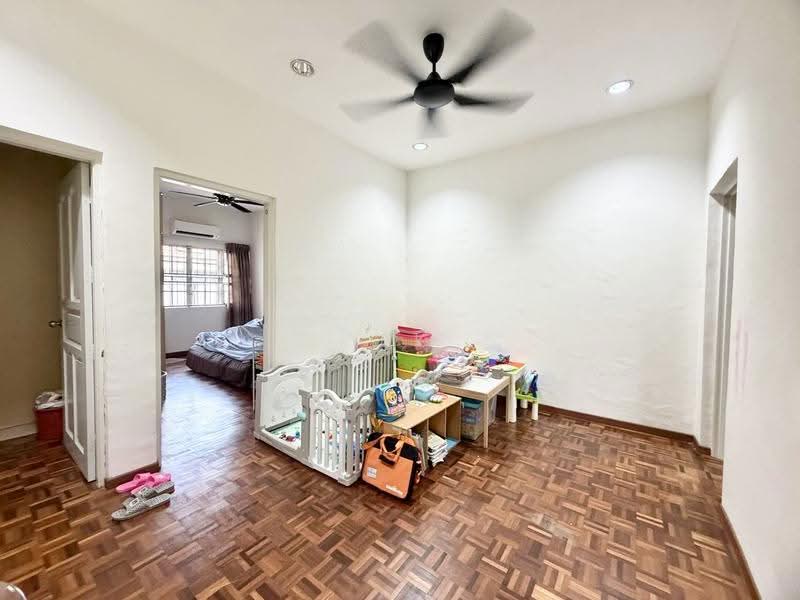 2-storey Terraced House for Sale in Taman Perling (Perling) - Yik Tat - Living Room - PropertyGuru.com.my