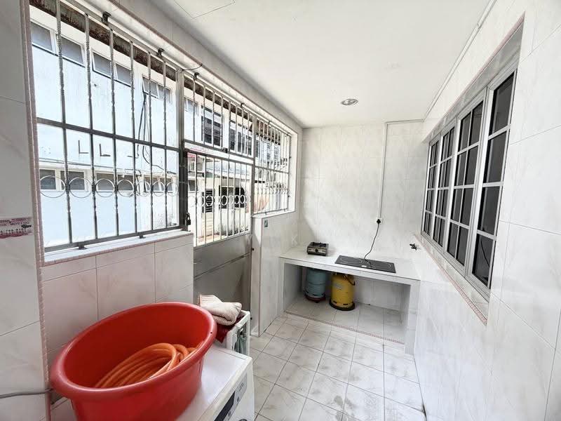 2-storey Terraced House for Sale in Taman Perling (Perling) - Yik Tat - Kitchen - PropertyGuru.com.my