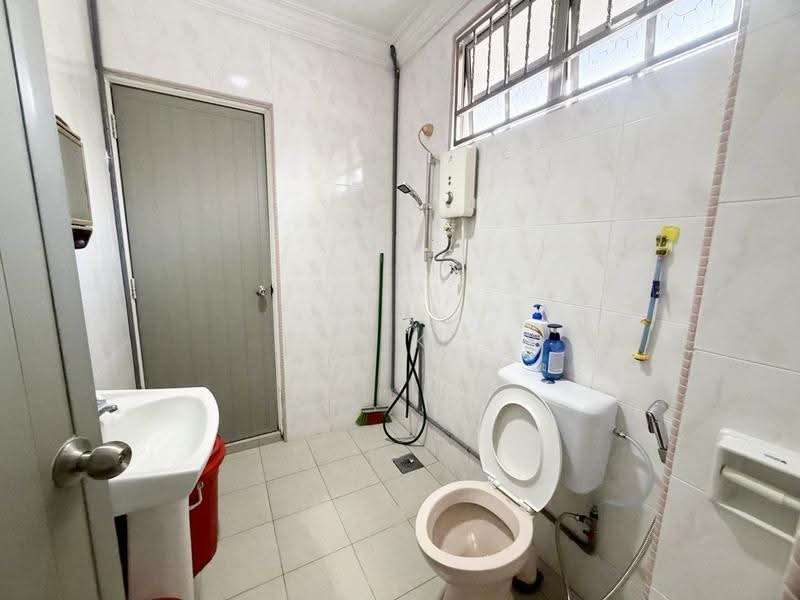 2-storey Terraced House for Sale in Taman Perling (Perling) - Yik Tat - Bathroom - PropertyGuru.com.my