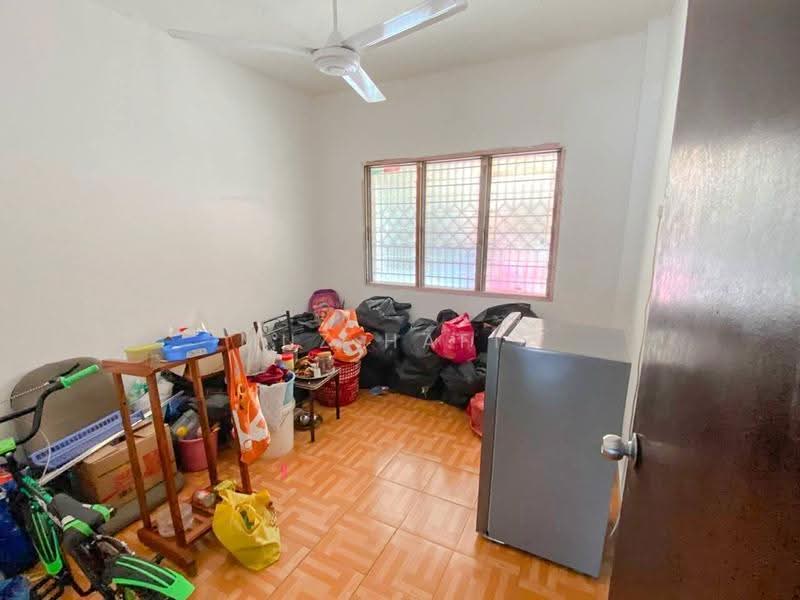 Flat for Sale at Taman Bukit Mewah - Muz Hafiz - Bedroom - PropertyGuru.com.my