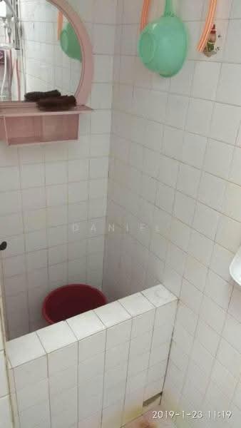 Rumah Flat untuk Dijual di Taman Perling - Daniel Yong - Bathroom - PropertyGuru.com.my