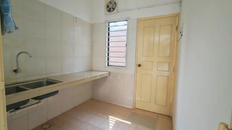 Rumah Teres 2-Tingkat untuk Disewa di Taman Sri Pulai Perdana (Skudai) - Daniel Yong - Kitchen - PropertyGuru.com.my