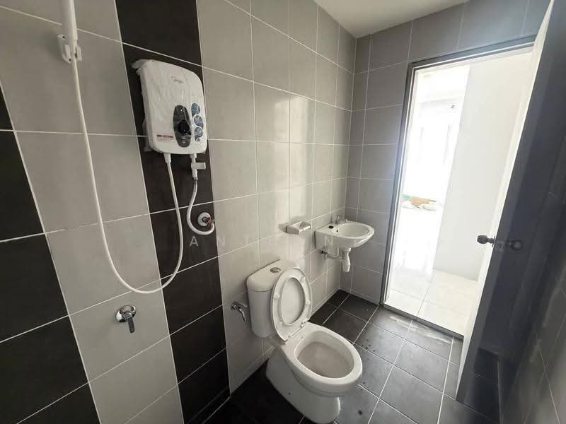 Rumah Flat untuk Disewa di Idaman Cahaya 1 - Anthony Tham - Bathroom - PropertyGuru.com.my