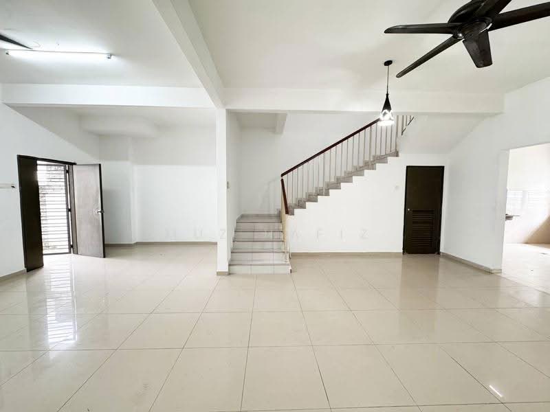 Rumah Teres 2-Tingkat untuk Dijual di Nilai 3 (Nilai) - Muz Hafiz - Living Room - PropertyGuru.com.my