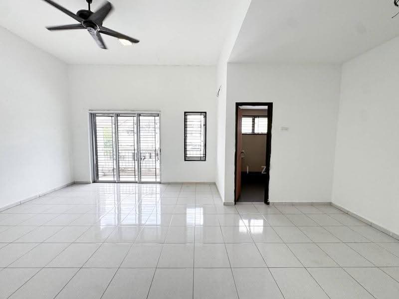 Rumah Teres 2-Tingkat untuk Dijual di Nilai 3 (Nilai) - Muz Hafiz - Living Room - PropertyGuru.com.my