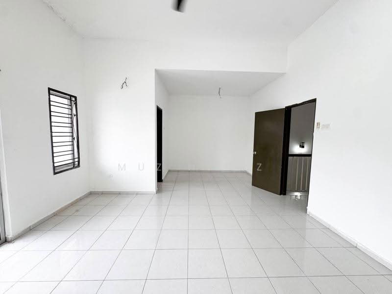 Rumah Teres 2-Tingkat untuk Dijual di Nilai 3 (Nilai) - Muz Hafiz - Living Room - PropertyGuru.com.my