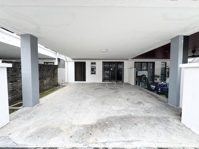 Rumah Teres 2-Tingkat untuk Dijual di Nilai 3 (Nilai) - Muz Hafiz - Car Park - PropertyGuru.com.my