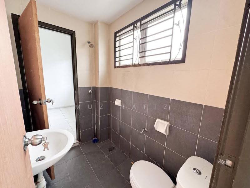 Rumah Teres 2-Tingkat untuk Dijual di Nilai 3 (Nilai) - Muz Hafiz - Bathroom - PropertyGuru.com.my