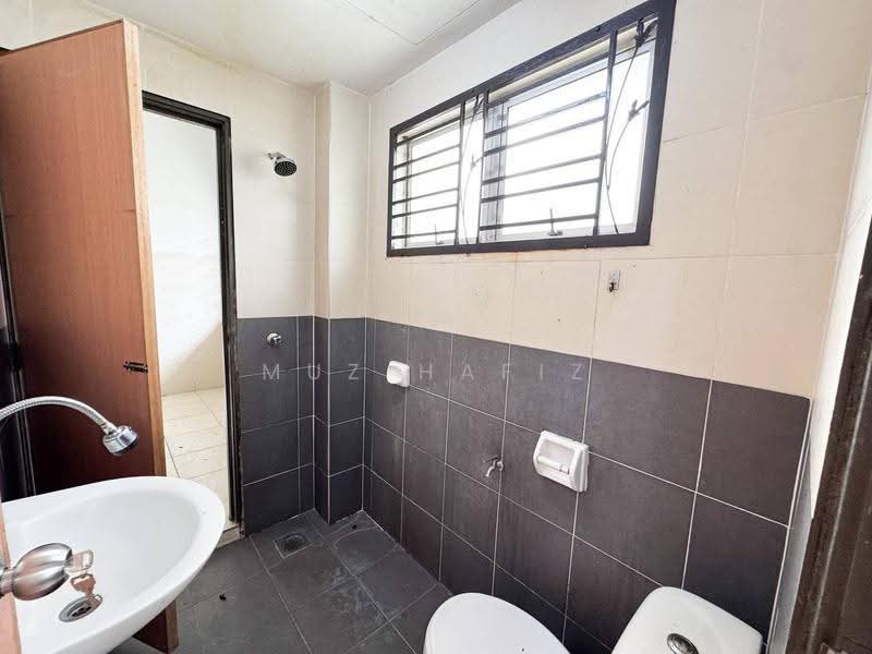 Rumah Teres 2-Tingkat untuk Dijual di Nilai 3 (Nilai) - Muz Hafiz - Bathroom - PropertyGuru.com.my