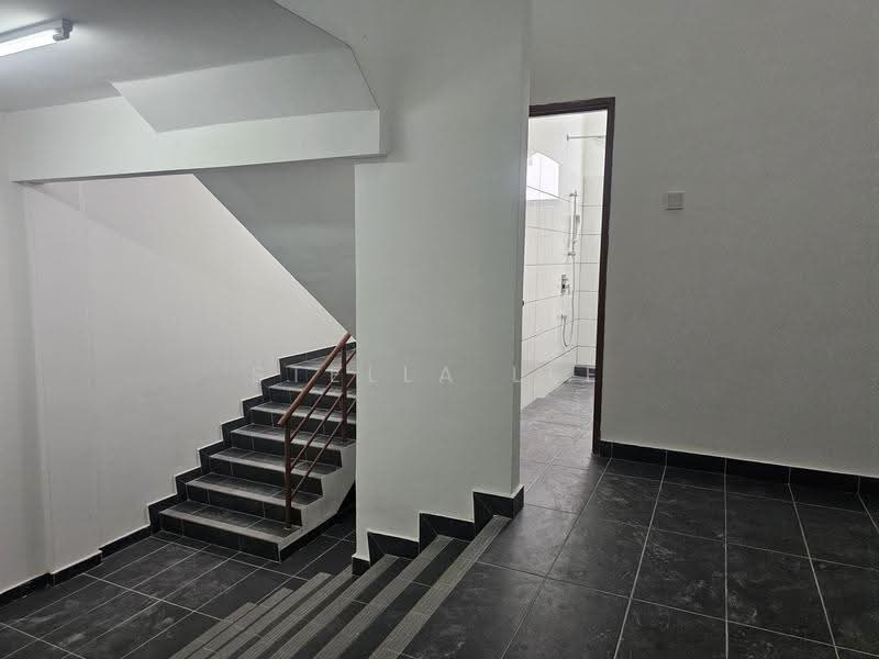 Kilang Terpisah untuk Dijual di Balakong (Selangor) - Stella Lee - Corridor - PropertyGuru.com.my
