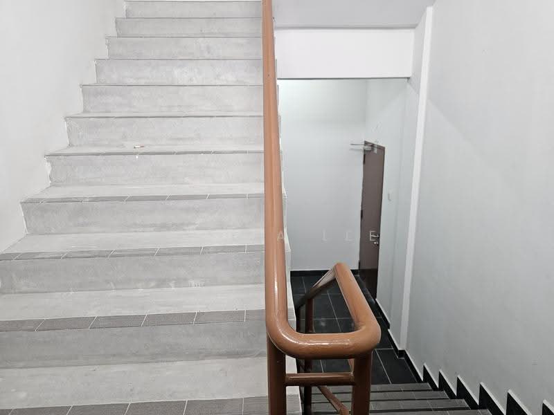 Kilang Terpisah untuk Dijual di Balakong (Selangor) - Stella Lee - Corridor - PropertyGuru.com.my