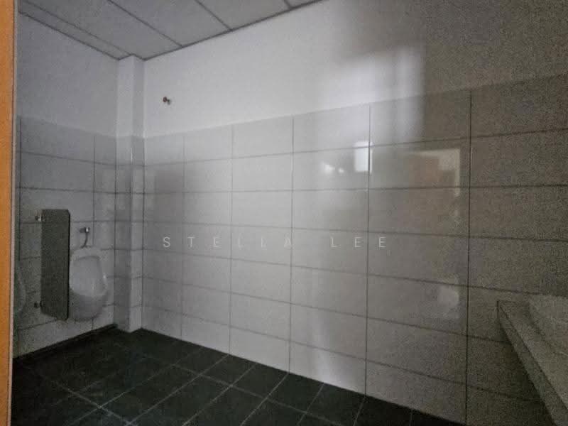 Kilang Terpisah untuk Dijual di Balakong (Selangor) - Stella Lee - Bathroom - PropertyGuru.com.my