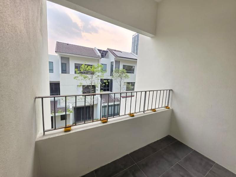 Rumah Teres untuk Disewa di Tamansari (Rawang) - Mandy Cheow - Balcony - PropertyGuru.com.my