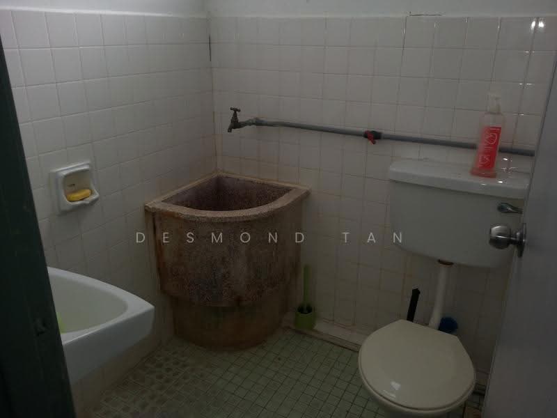 Pangsapuri untuk Dijual di Mutiara Indah Apartment - Desmond Tan - Bathroom - PropertyGuru.com.my