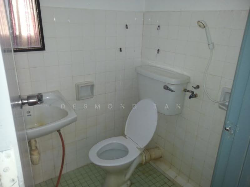Pangsapuri untuk Dijual di Mutiara Indah Apartment - Desmond Tan - Bathroom - PropertyGuru.com.my