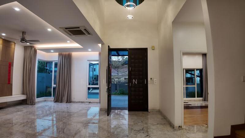 Bungalow House untuk Dijual di Taman Equine (Seri Kembangan) - Shin Nie - Living Room - PropertyGuru.com.my