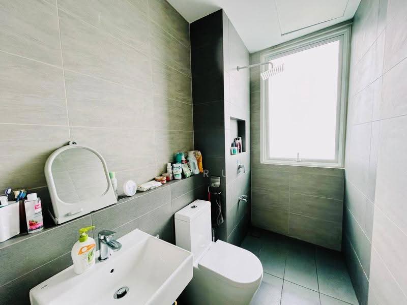 Kediaman Servis untuk Dijual di Rica Residence - Hairul Ramli - Bathroom - PropertyGuru.com.my