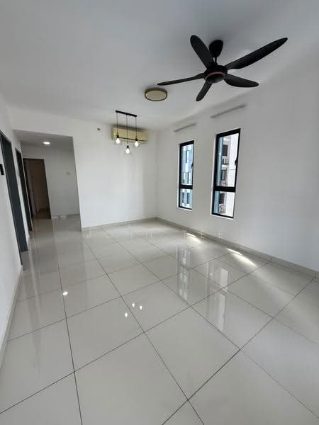 Kediaman Servis untuk Disewa di TRIO By Setia - John Tee - Living Room - PropertyGuru.com.my