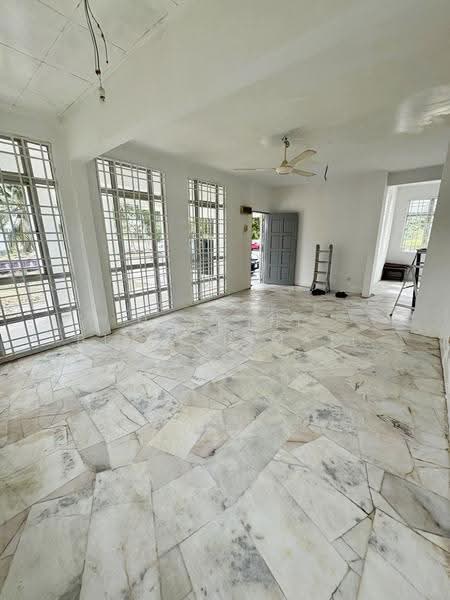 Bungalow House untuk Dijual di Pantai Sepang Putra (Sepang) - Hartini Binti Ismail - Living Room - PropertyGuru.com.my