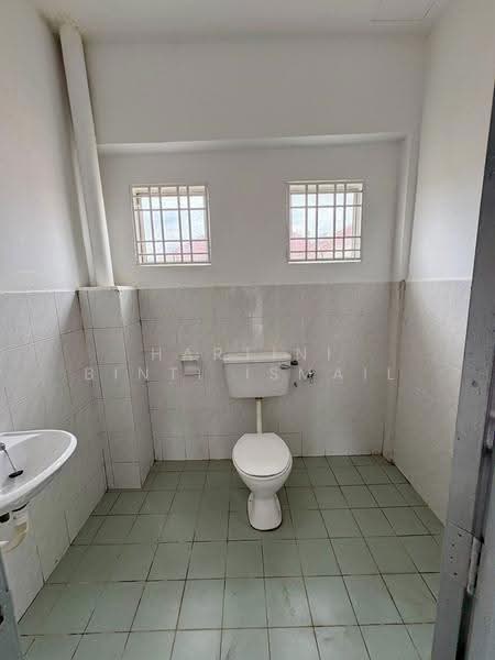 Bungalow House untuk Dijual di Pantai Sepang Putra (Sepang) - Hartini Binti Ismail - Bathroom - PropertyGuru.com.my