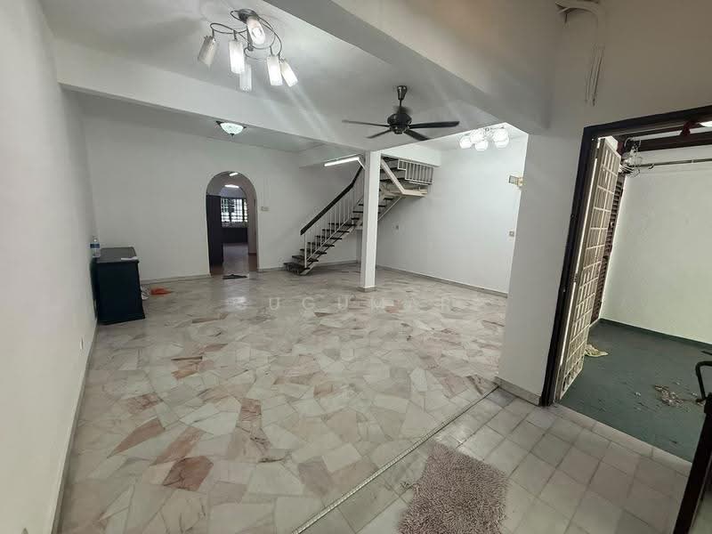 Rumah Teres 2-Tingkat untuk Dijual di Taman Megah (Cheras) - Sugumar Arunasalam - Living Room - PropertyGuru.com.my