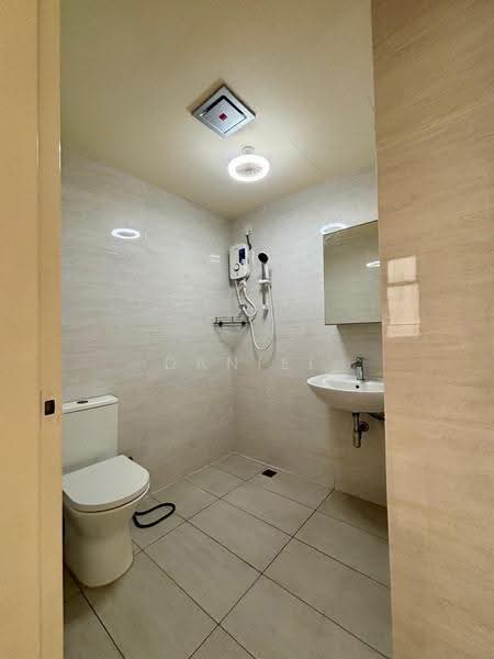 Rumah Teres 2-Tingkat untuk Dijual di Taman Damansara Aliff (Tampoi) - Daniel Yong - Bathroom - PropertyGuru.com.my
