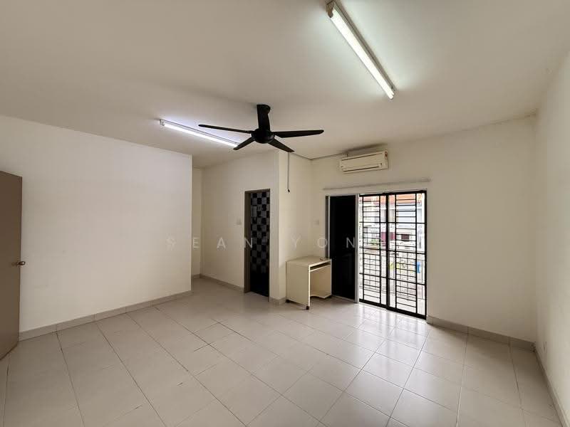 Terraced House for Sale in Aman Putri (Sungai Buloh) - Sean Yong - Living Room - PropertyGuru.com.my