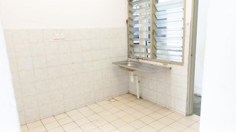 Pangsapuri untuk Dijual di Pangsapuri Kelana Impian - Max Low - Kitchen - PropertyGuru.com.my