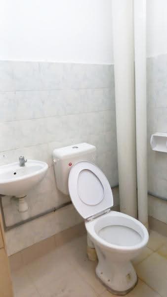 Pangsapuri untuk Dijual di Pangsapuri Kelana Impian - Max Low - Bathroom - PropertyGuru.com.my