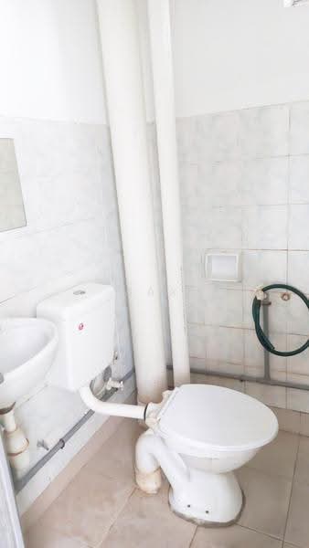 Pangsapuri untuk Dijual di Pangsapuri Kelana Impian - Max Low - Bathroom - PropertyGuru.com.my
