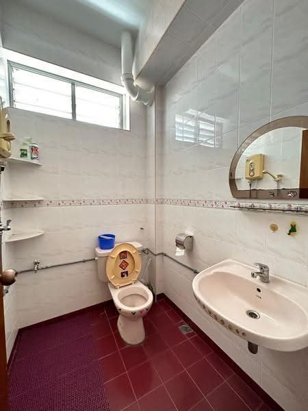 Rumah Berkembar untuk Dijual di Taman Goh Guan Ho (Ayer Itam) - Jeff Ooi - Bathroom - PropertyGuru.com.my