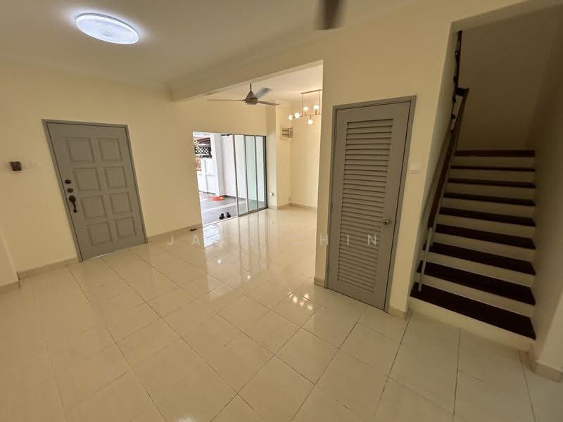 Rumah Teres 2-Tingkat untuk Dijual di Taman Perindustrian Sime Uep (Subang Jaya) - Jack Chin - Living Room - PropertyGuru.com.my
